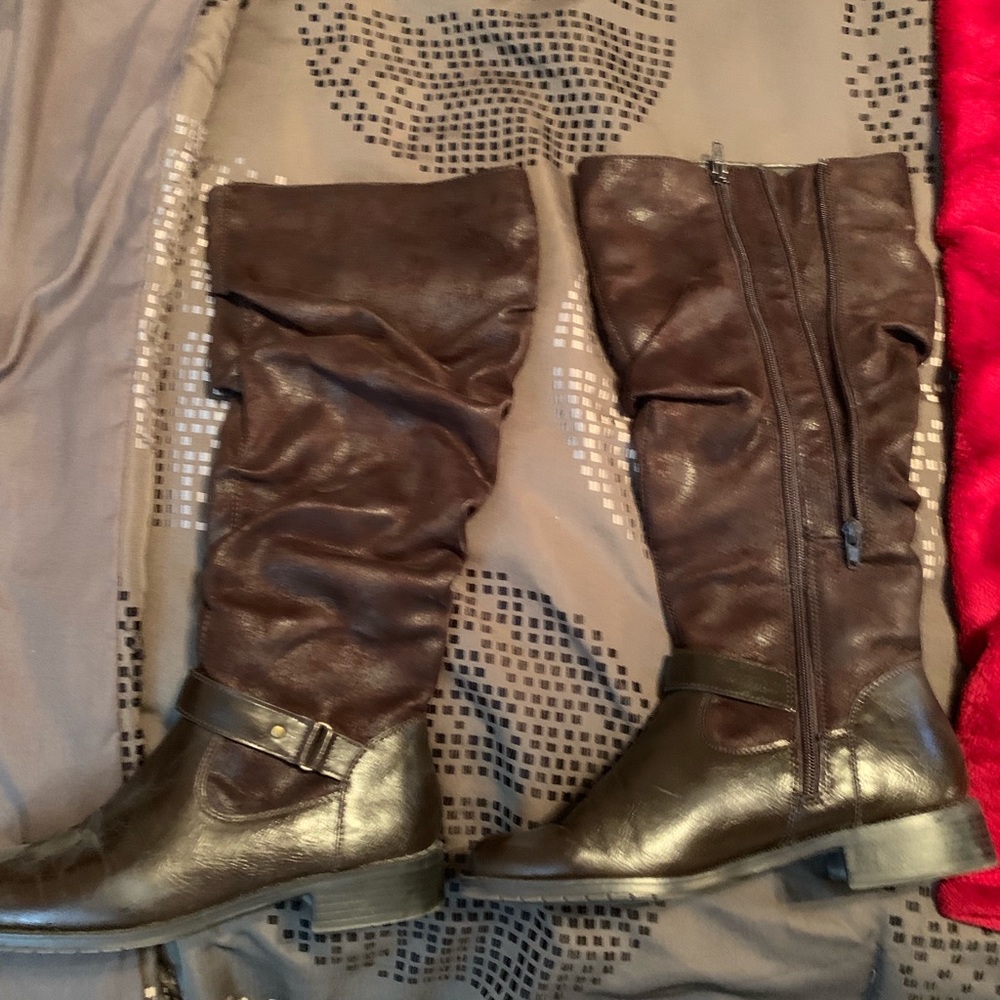Only worn a couple times, like new condition.